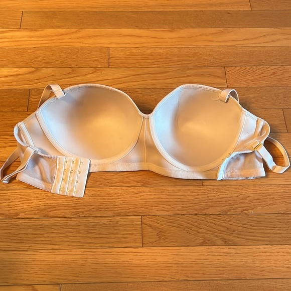 Lively No Wire Strapless Bra - Picture 2 of 4